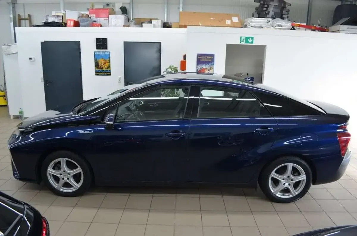 Gebraucht Toyota Mirai 154 PS (113 kW) 2019 Iridiumblau metallic Limousine