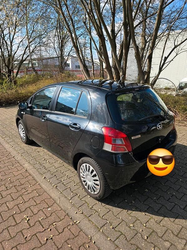 Gebraucht Daihatsu Charade 99 PS (72 kW) 2011 Schwarz Kleinwagen