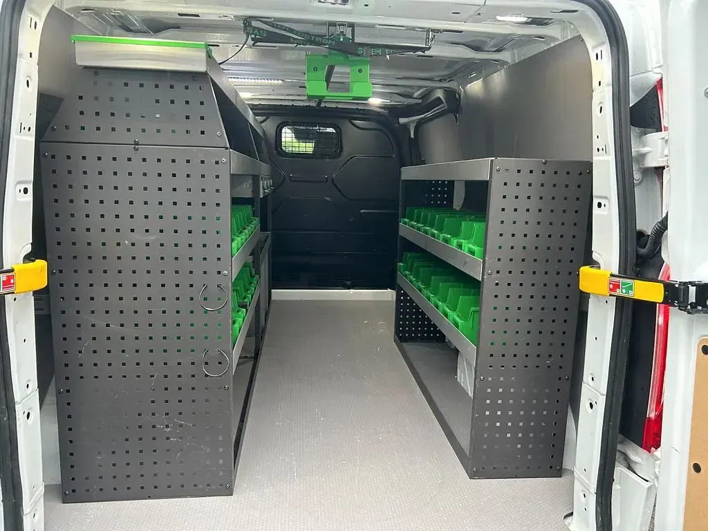 Second-hand Ford Transit Custom 131 CP (96 kW) 2023 Alb Monovolum