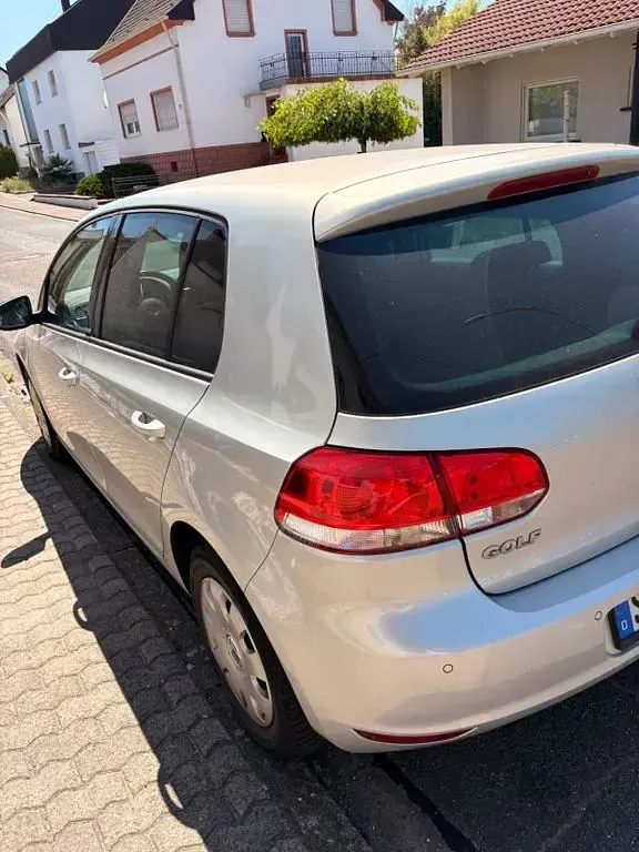 Gebraucht VW Golf VII Trendline 105 PS (77 kW) 2012 Silber Limousine