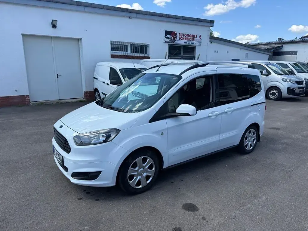 Gebraucht Ford Tourneo Courier Trend 95 PS (69 kW) 2017 Weiß Van / Kleinbus