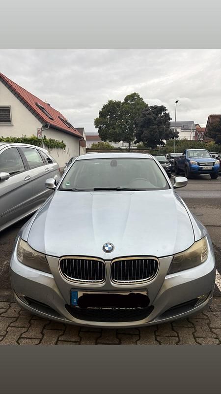 Blau Gebraucht 2008 BMW 318 Limousine | 3.500 € (Guter Preis) - Bild 1/4