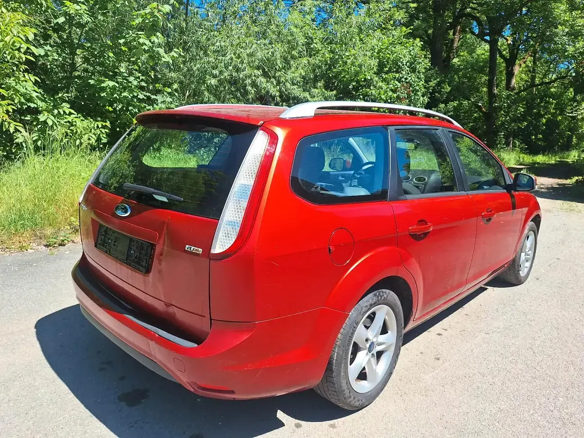 Gebraucht Ford Focus 109 PS (80 kW) 2010 Rot Kombi