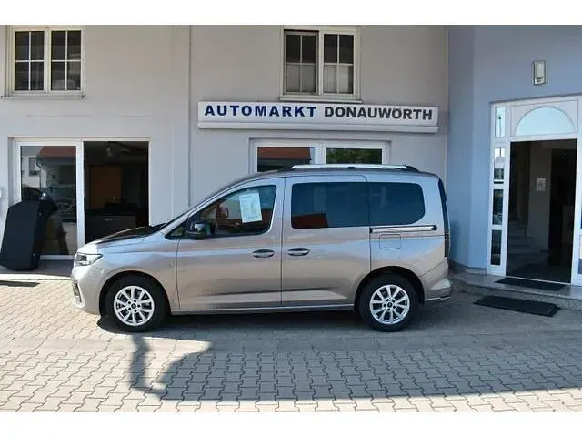 Gebraucht Ford Tourneo Connect Titanium 114 PS (83 kW) 2024 Silber Van / Kleinbus