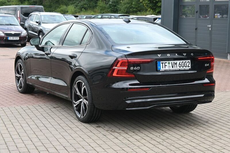 Gebraucht Volvo S60 Plus 197 PS (144 kW) 2023 Onyx black / metallic Limousine