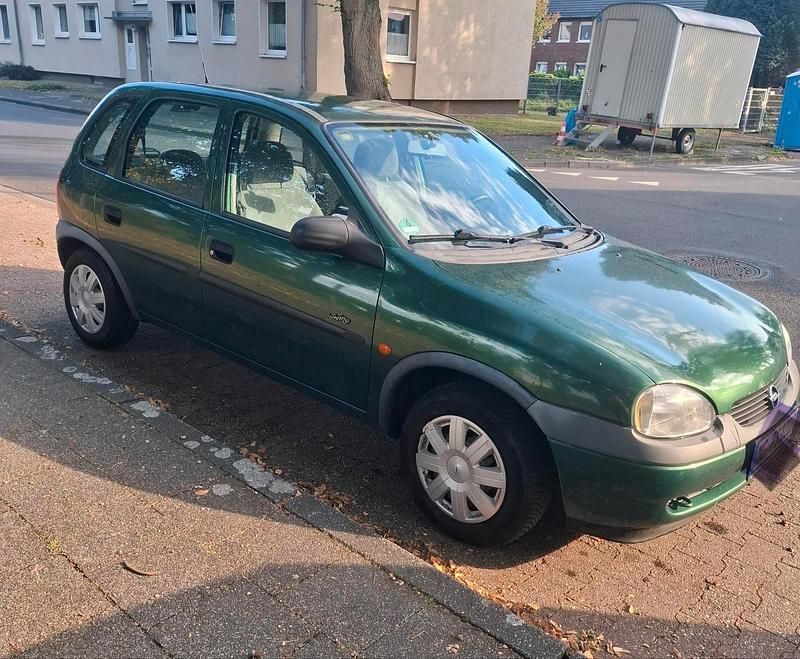 Grün Gebraucht 1998 Opel Corsa Kleinwagen | 500 € (Guter Preis) - Bild 1/1