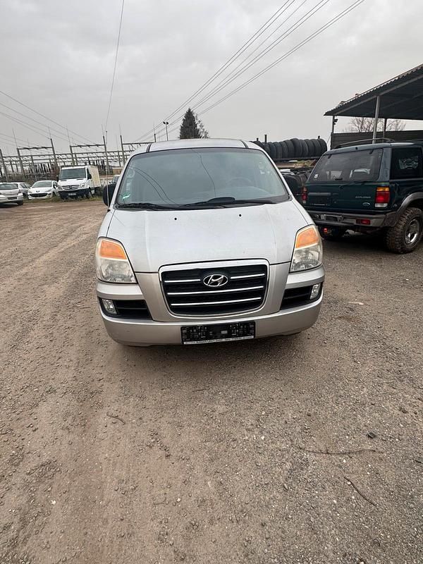 Weiß Gebraucht 2006 Hyundai H-1 Van | 4.500 € - Bild 1/4
