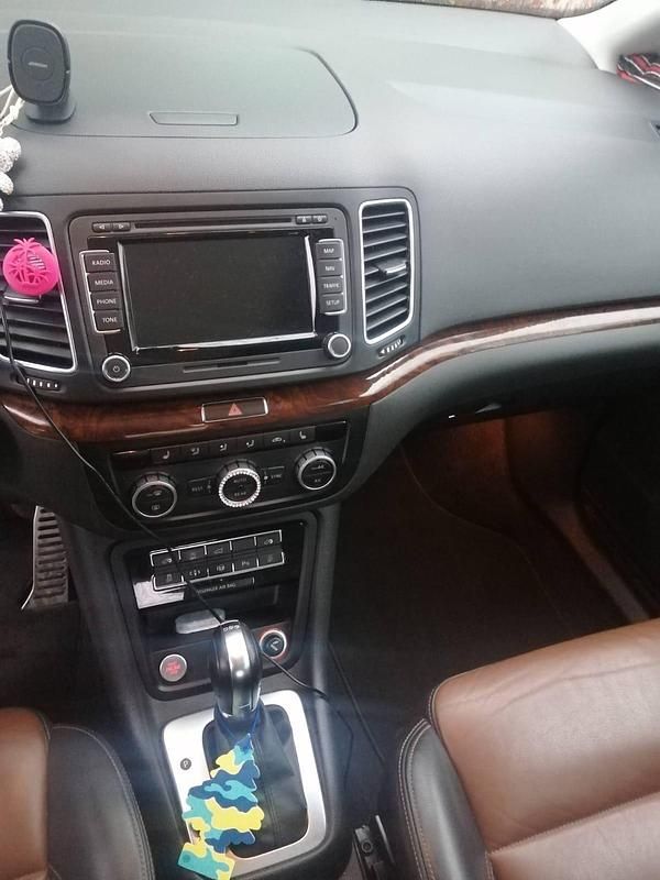 Gebraucht VW Sharan 180 PS (132 kW) 2015 Braun Van / Kleinbus