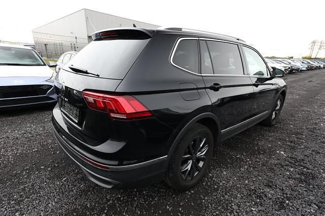 Deep black perleffekt deep black perleffekt Gebraucht 2022 VW Tiguan Allspace S SUV | 31.386 € (Etwas zu teuer) - Bild 1/4
