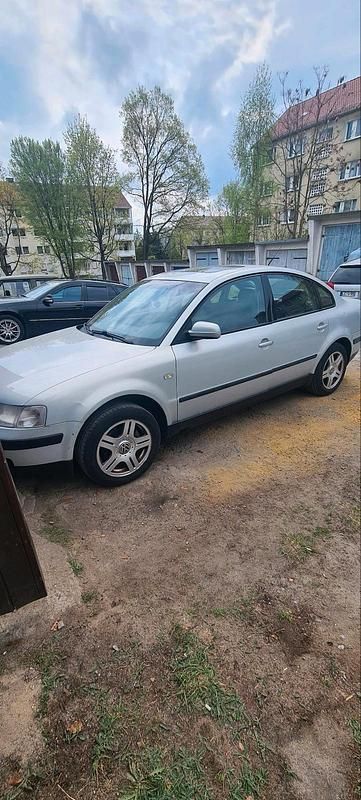 Second-hand VW Passat 130 CP (95 kW) 2000 Gri Berlinǎ