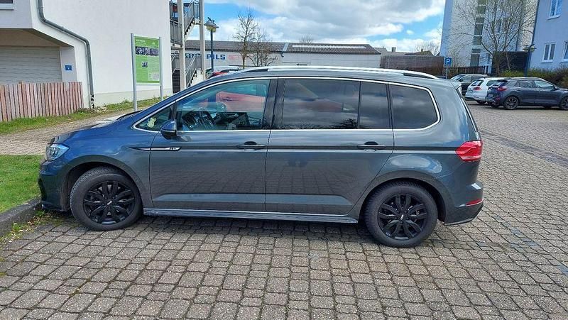 Gebraucht VW Touran Highline 150 PS (110 kW) 2019 Grau Van / Kleinbus