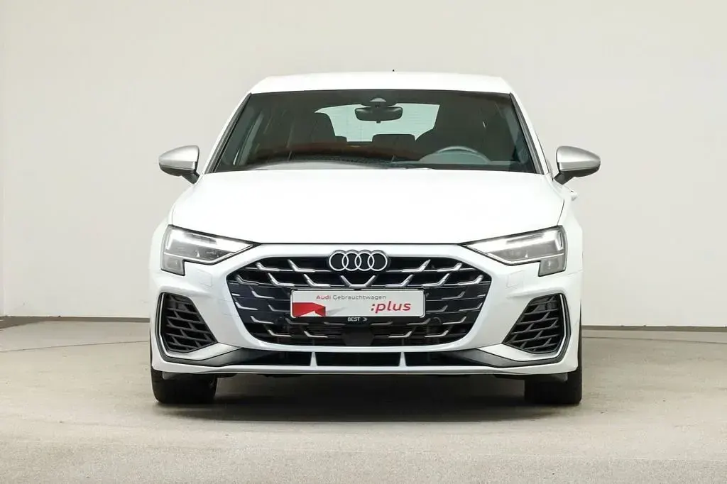 Gebraucht Audi S3 Ambiente 333 PS (244 kW) 2025 Arkonaweiß Limousine