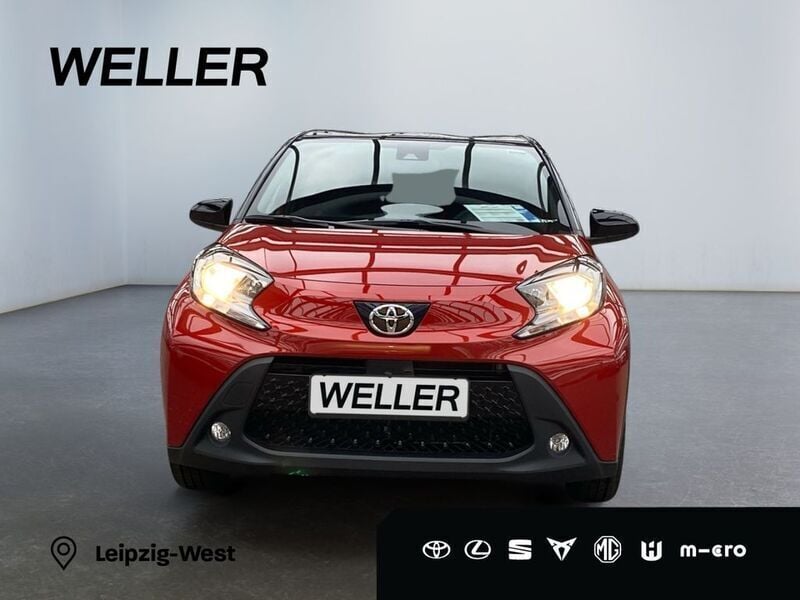 Rot Gebraucht 2024 Toyota Aygo Team Kleinwagen | 16.890 € (Fairer Preis) - Bild 1/3