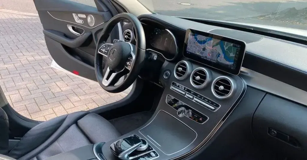 Gebraucht Mercedes C300 245 PS (180 kW) 2020 Weiß Limousine