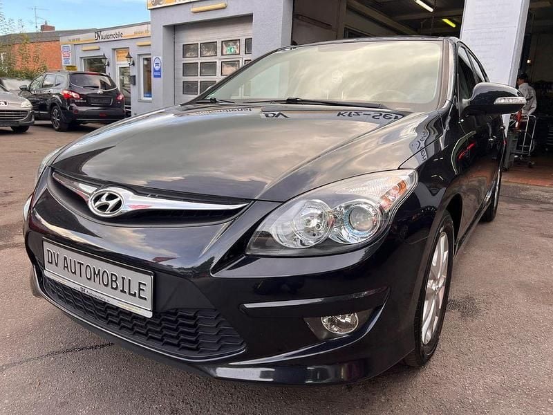 Schwarz Gebraucht 2010 Hyundai i30 Edition+ Limousine | 4.700 € (Etwas zu teuer) - Bild 1/4