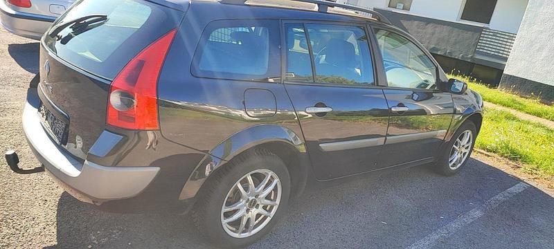 Schwarz Gebraucht 2004 Renault Mégane GrandTour Kombi | 1.500 € - Bild 1/4