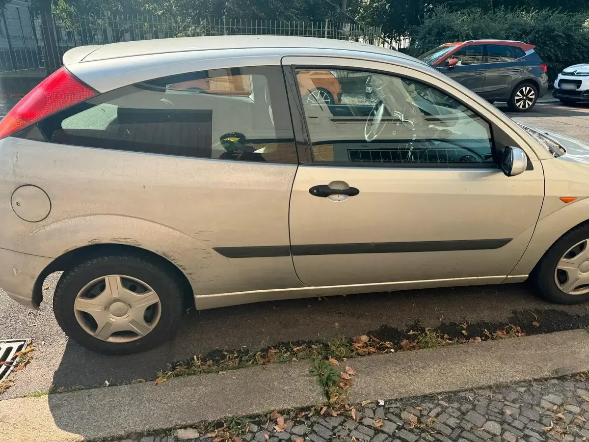 Gebraucht Ford Focus 75 PS (55 kW) 2001 Silber Kleinwagen