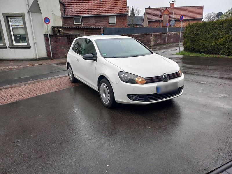 Gebraucht VW Golf VI 86 PS (63 kW) 2011 Weiß Kleinwagen