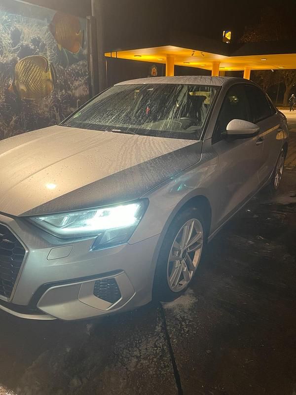 Silber Gebraucht 2022 Audi A3 Limousine | 24.500 € - Bild 1/4