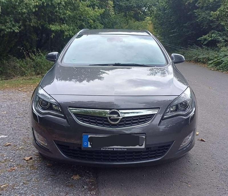 Silber Gebraucht 2011 Opel Astra Innovation Kombi | 6.999 € (Fairer Preis) - Bild 1/4