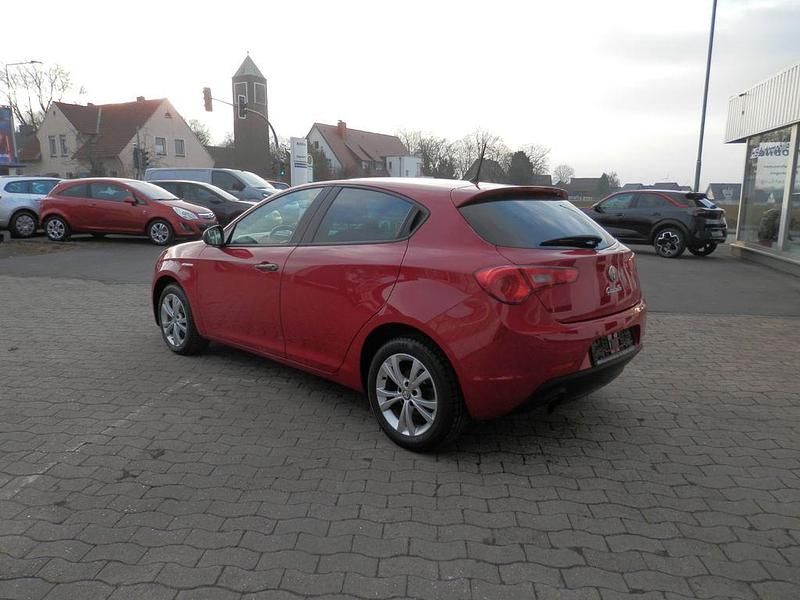 Gebraucht Alfa Romeo Giulietta Impression 120 PS (88 kW) 2014 Rot Limousine