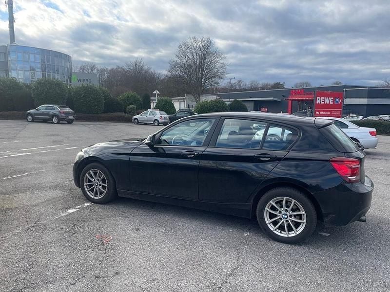 Gebraucht BMW 116 116 PS (85 kW) 2012 Schwarz Kleinwagen