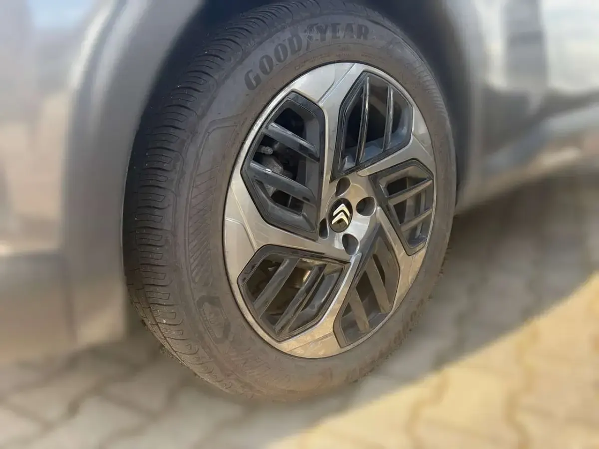 Gebraucht Citroën C4 Feel 131 PS (96 kW) 2024 Grau SUV