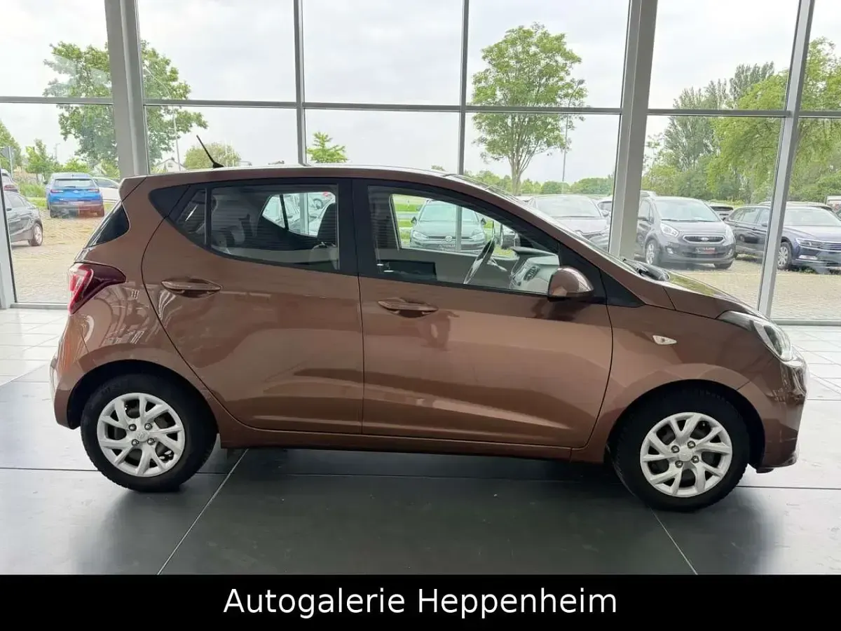 Gebraucht Hyundai i10 67 PS (49 kW) 2017 Braun Kleinwagen