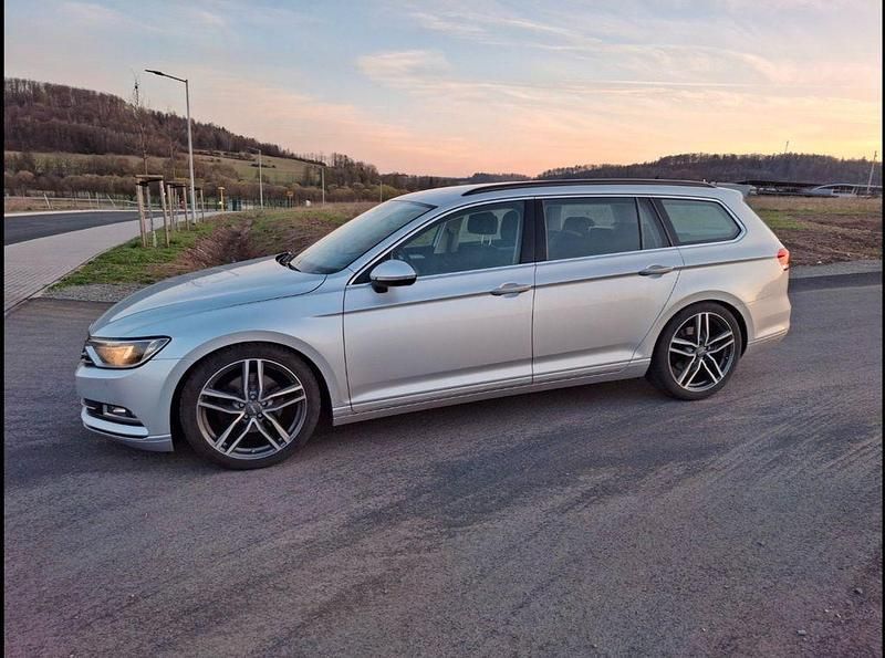 Silber Gebraucht 2017 VW Passat Kombi | 9.990 € (Guter Preis) - Bild 1/4