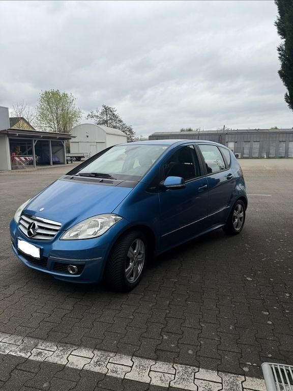 Gebraucht Mercedes A150 95 PS (69 kW) 2009 Blau Limousine
