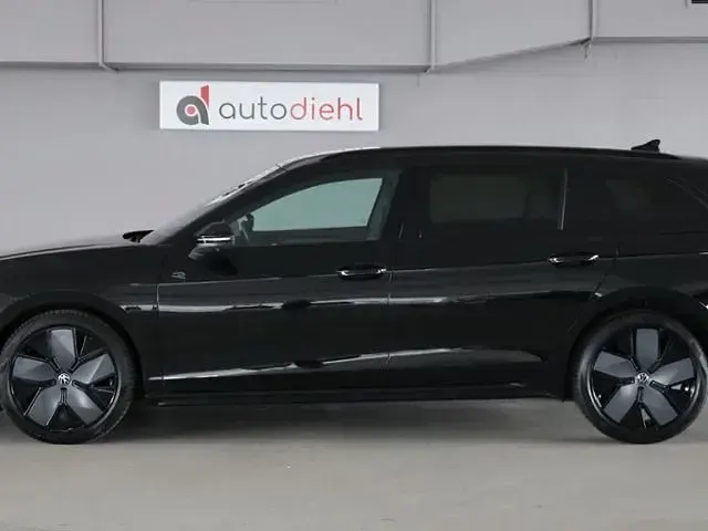 Gebraucht VW Passat R-line 150 PS (110 kW) 2025 Schwarz Kombi
