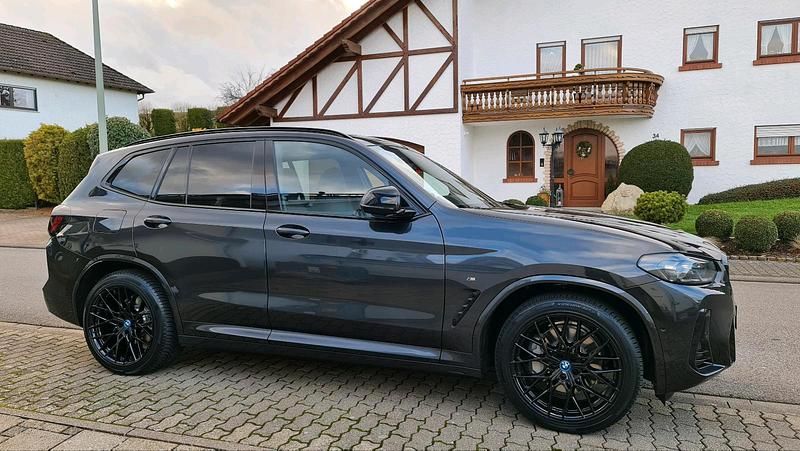 Grau Gebraucht 2023 BMW iX3 Impressive SUV | 46.900 € (Etwas zu teuer) - Bild 1/4