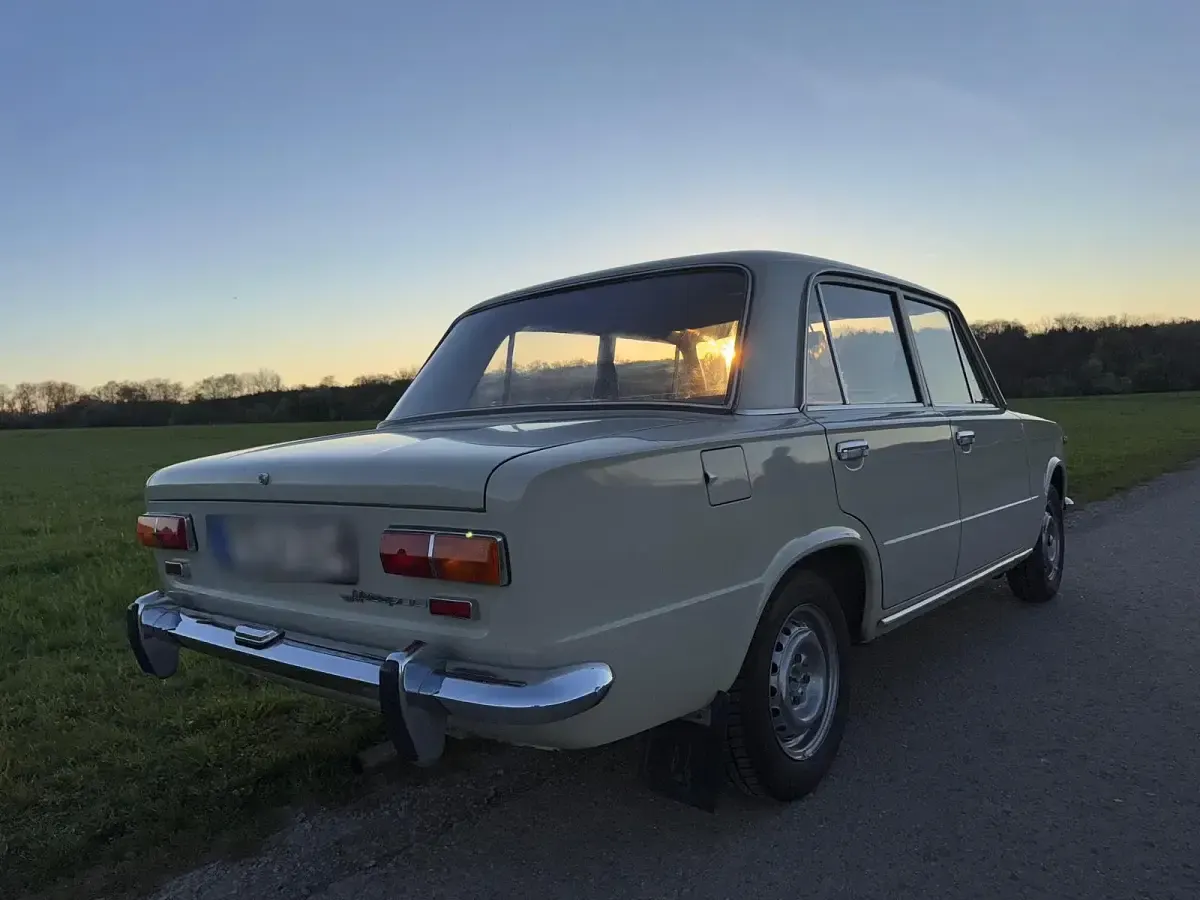 Second-hand Lada 2101 44 CP (32 kW) 1971 Bej Berlinǎ