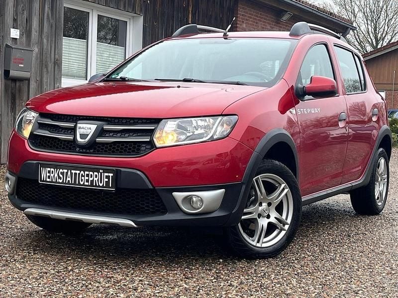 Gebraucht Dacia Sandero Prestige 90 PS (66 kW) 2015 Rot Limousine