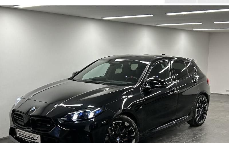 Schwarz Gebraucht 2025 BMW M135 Efficient Dynamics Kleinwagen | 48.750 € (Fairer Preis) - Bild 1/4