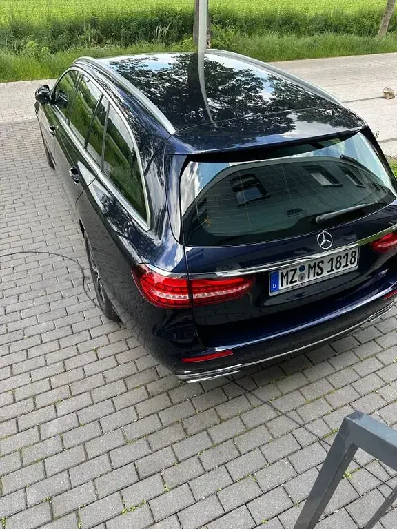 Gebraucht Mercedes E200 Avantgarde 197 PS (144 kW) 2023 Blau Limousine