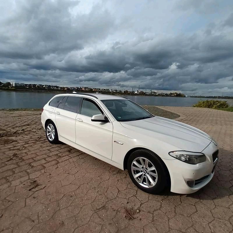 Weiß Gebraucht 2013 BMW 520 Kombi | 8.990 € (Fairer Preis) - Bild 1/4