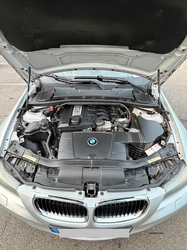 Gebraucht BMW 320 170 PS (125 kW) 2008 Silber Limousine