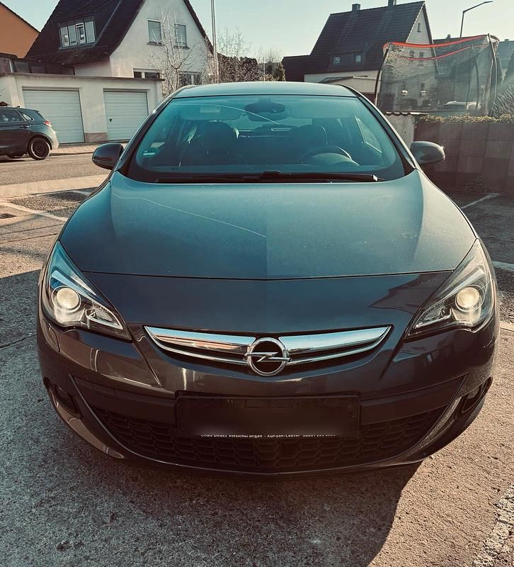 Grau Gebraucht 2012 Opel Astra GTC Coupé | 6.699 € (Fairer Preis) - Bild 1/4