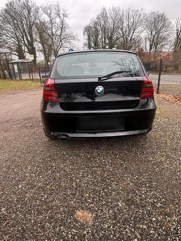 Gebraucht BMW 318 143 PS (105 kW) 2009 Schwarz Limousine