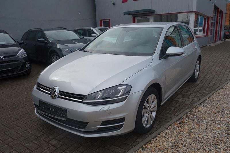 Silber Gebraucht 2014 VW Golf VII Comfortline Limousine | 9.389 € (Guter Preis) - Bild 1/4