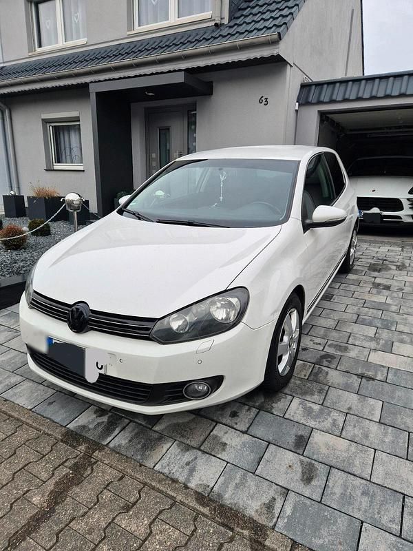 Gebraucht VW Golf VI 122 PS (89 kW) 2009 Weiß Kleinwagen