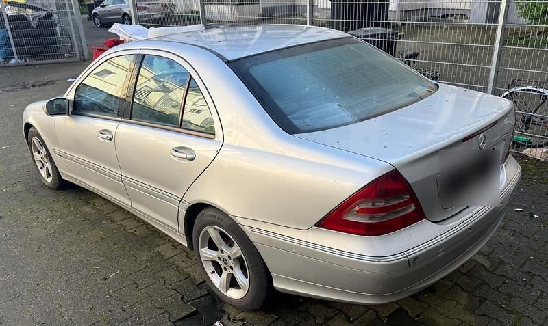 Second-hand Mercedes C220 143 CP (105 kW) 2002 Argintiu Berlinǎ