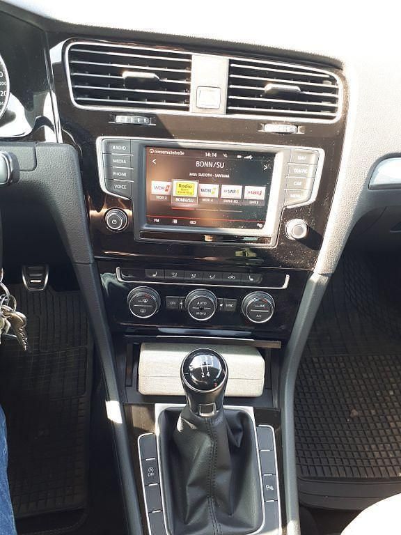 Grau Gebraucht 2016 VW Golf VII Allstar Kombi | 10.600 € (Fairer Preis) - Bild 1/4