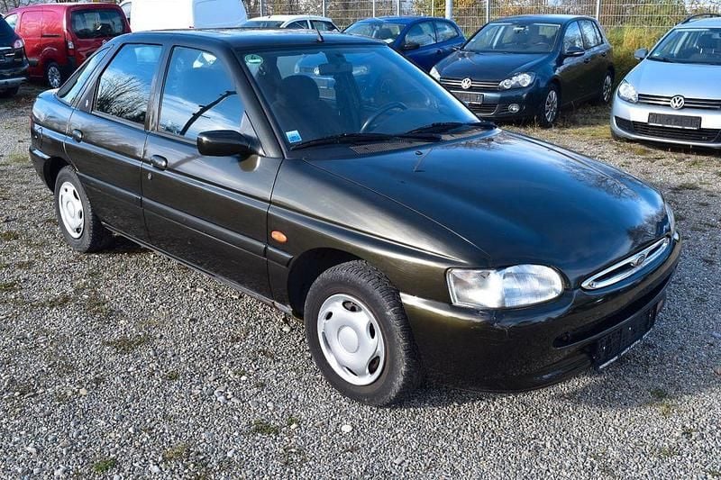 Gebraucht Ford Escort 116 PS (85 kW) 1996 Grün Limousine