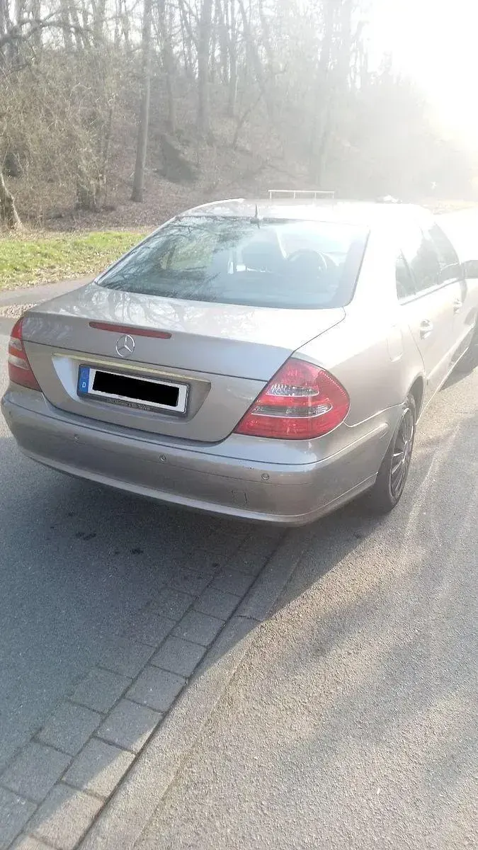 Gebraucht Mercedes E240 177 PS (130 kW) 2003 Silber Limousine
