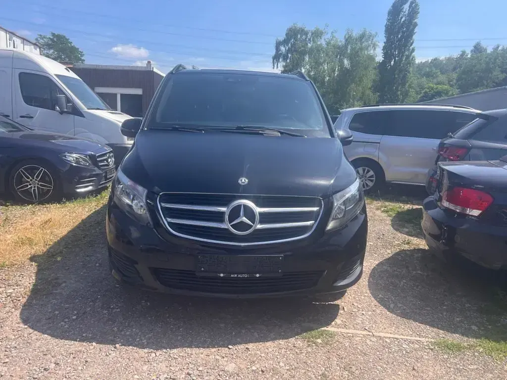 Gebraucht Mercedes V200 163 PS (119 kW) 2018 Obsidianschwarz metallic Van / Kleinbus