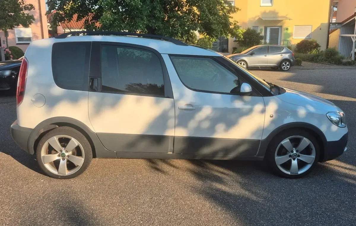 Gebraucht Skoda Roomster 86 PS (63 kW) 2010 Weiß Van / Kleinbus