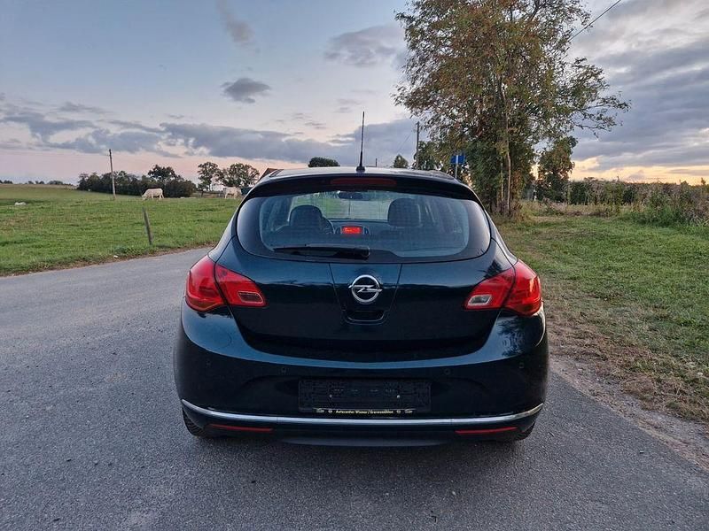 Gebraucht Opel Astra Edition 140 PS (102 kW) 2014 Limousine