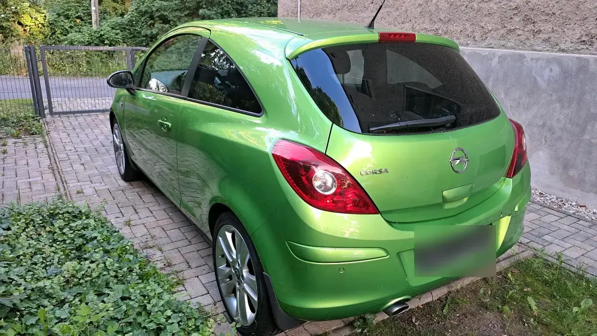 Gebraucht Opel Corsa 88 PS (64 kW) 2012 Grün Kleinwagen